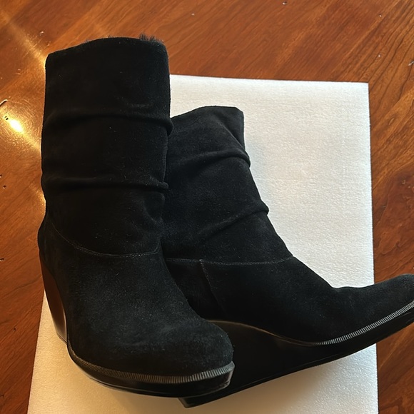 Calvin Klein Savvy Suede wedge boots faux fur lined black size 8 gently worn - Picture 3 of 3